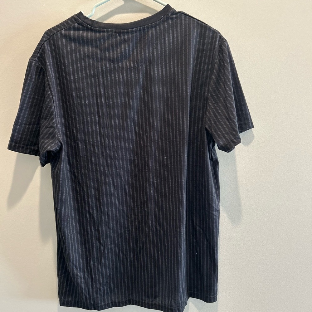 Level 10 Pin striped Men’s Tee - shirt sleeved- Rose emblem on front. - Picture 4 of 4